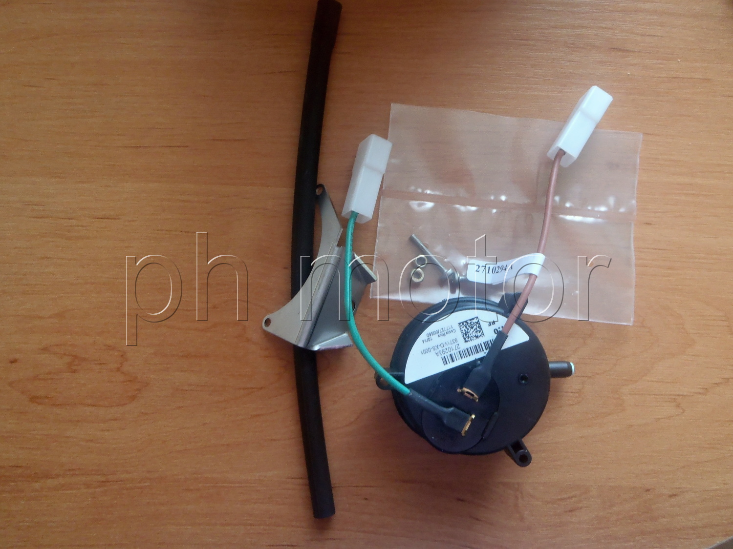 DOPRODEJ Nízkotlaký spínač Webasto GBW 9016543 /1319911/2710296/2210296